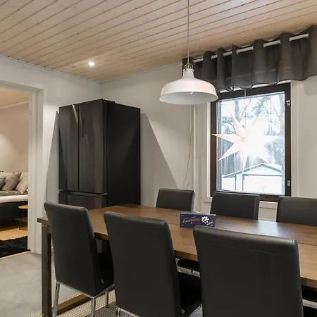 Cozy Near Santa Park شقة