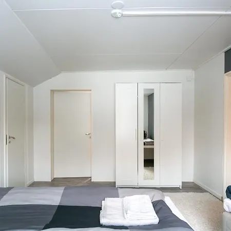 Cozy Near Santa Park Apartment *